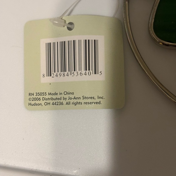 Green Shamrock Stained Glass Hanging Ornaments- Set of 3 NWT - Picture 3 of 3